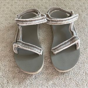 Low platform single strap Teva sandals